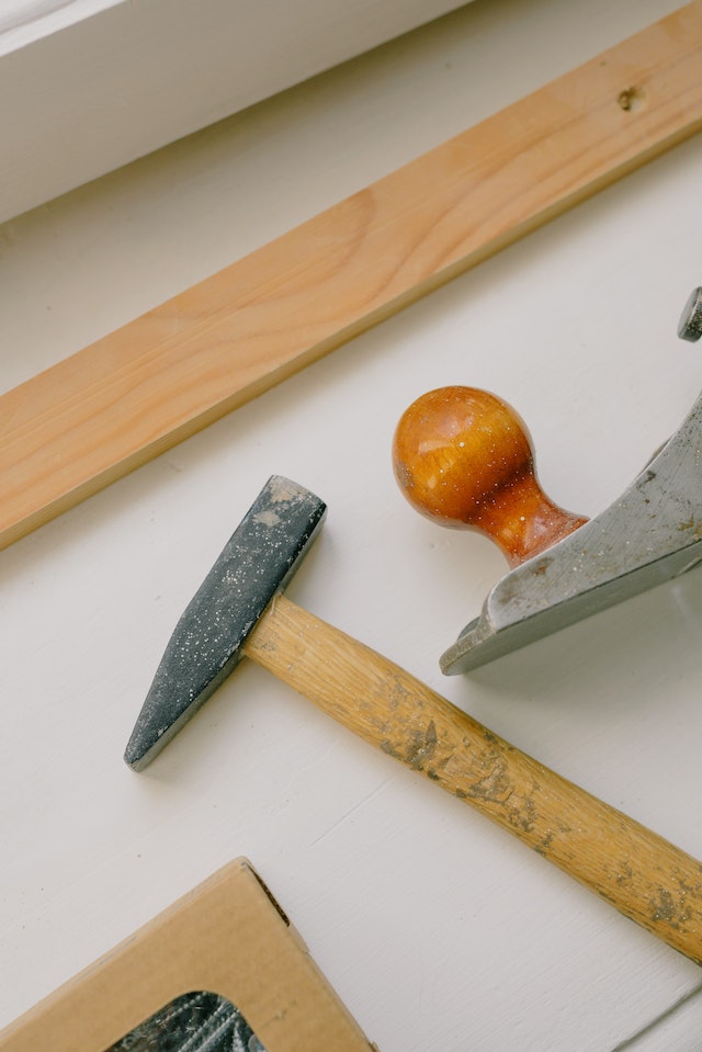 DIY: bouw je eigen plank uit steigerbuizen